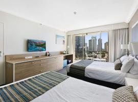 Beachside Studio Apartment with Ocean & City views، نزل في غولد كوست