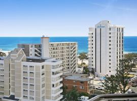 Beachside Studio Apartment with Ocean & City views, kro i Gold Coast
