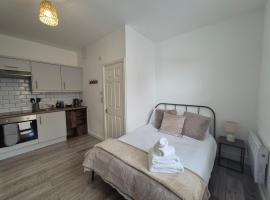 #2 Fully Refurbished Portsmouth Studio Apartment, hotel in Portsmouth