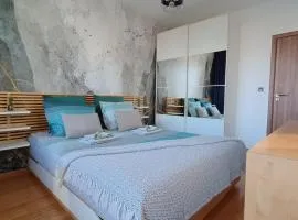 Modern Comfort near Airport, The Mall, TechPark by KeyBox