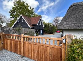 The Cottage get away, hotel con estacionamiento en Saffron Walden