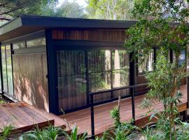 Overstory Forest Cabins, hotel din Cape Town