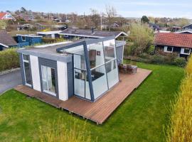 Modern Summer House With Fantastic Skylight,, hytte i Slagelse