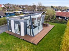 Modern Summer House With Fantastic Skylight,, hotel v destinaci Slagelse