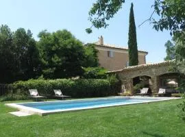 La Bergerie in an estate with swimming pool in the heart of the Luberon