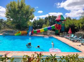 camping fontaine du roc – hotel przyjazny zwierzętom w mieście Saint-Étienne-de-Villeréal