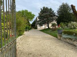 Domaine de la Perthuiserie, hotel in Saint-Porchaire