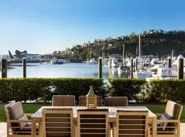 Pavillions 17 Waterfront with Private Pool and Buggy