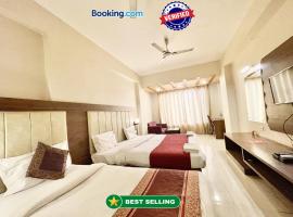 Hotel Rudraksh ! Varanasi ! fully-Air-Conditioned hotel at prime location with Parking availability, near Kashi Vishwanath Temple, and Ganga ghat 2, hotel near Lal Bahadur Shastri International Airport - VNS, Varanasi