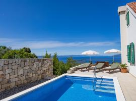 Holiday home Mely, hotel with parking in Makarska