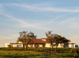 Casa Vale da Rosa- August checkins and checkouts on Sundays, hotel in Vale de Água