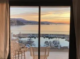 Icon Marina B