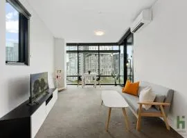 Cozy 1 bedroom at Olympic Park with one carspace