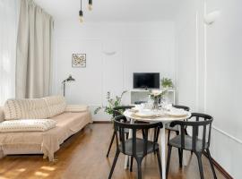 Przytulny i Klimatyczny Apartament na Parterze z Parkingiem w Poznaniu by Renters, apartamento em Poznań