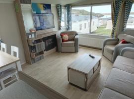 Spacious Comfortable Surf Shack Caravan 35 x 12ft with Sea View Haven Littlesea Weymouth, càmping a Weymouth