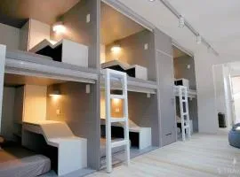 Otravel Hostel 5 minutes from Mactan Airport, hostel in Pusok