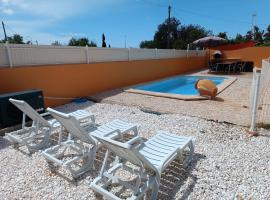 Holiday HouseV5 W/Pool & BBQ, hotel con parcheggio ad Albufeira