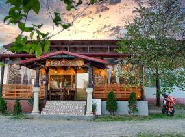 Han Pizza&Pasta, cottage in Domneşti