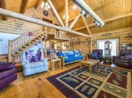 Log cabin- Lake- kayaks- close to South Haven