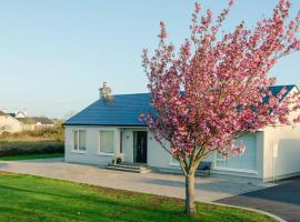 Viesnīca Idyllic, Five Star Cottage with Panoramic Views pilsētā Kinvara