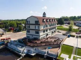 Harbor View at the Colonial - Condo overlooking Black River, walking distance to beach and downtown