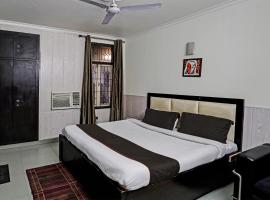 Capital O Bk House, hotel in Noida