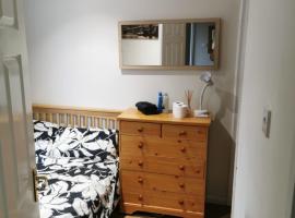 Private room in a lovely home, hotel di Bicester