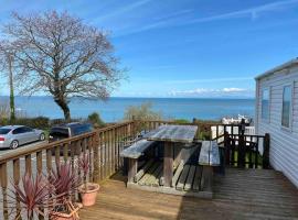 Caravan with Uninterrupted Sea Views - Large Deck - Havens Quay West New Quay West Wales, hotel a New Quay