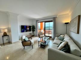 Piso de lujo totalmente equipado a estrenar para 6, hotel a Estepona