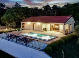 Villa Rok in beautiful olive oasis, 2BD, pool, WIFI
