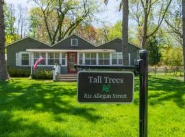 Tall Trees - great location to downtown Saugatuck - Pet Friendly!