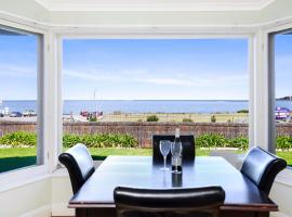 Beachfront Bliss - Wi-fi Bbq Group House, cottage in Victor Harbor