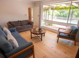 Sandy Pool Shack - Pet Friendly