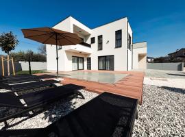 Vila Sunce – hotel w mieście Pomer