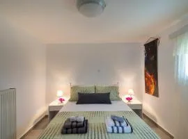 Restia Seaside Apartment I, 50m from Megas Gialos Beach