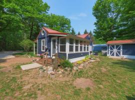 Lucky Penny - Lake Access right around the corner - Newly remodeled home, hotel sa Glenn