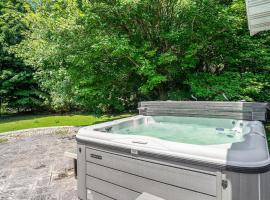 Lily Pond Haven - Private Hot tub - Large recently remodeled home! – hotel w mieście Glenn