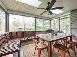 Little Grey Cottage - Beautifully decorated large vacation home - Walking distance to Lake Michigan!