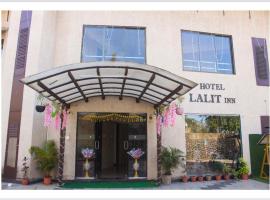 ๋ก๋๋ฐ๋ผ์ ์์นํ ํธํ
Hotel Lalit inn By Royalstay