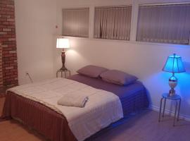 Beautiful Spacious Twin Room Set for Family or Groups upto 6 Adults Near Guildford Mall G4, hotel with parking in Surrey