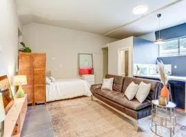 Cozy Oakland Studio with Hot Tub about 9 Mi to Downtown!