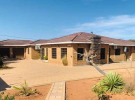 Rest and Work at Los Abrigos Villa in Molepolole, hotel di Molepolole