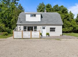 Pine Cove - Close to downtown and beaches, cottage in Douglas
