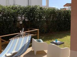 ilmaredinoto-Little Pink,piano terra con giardino, hotel in Calabernardo