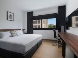 Urban Habitat Executive Suites, bed and breakfast en Nicosia