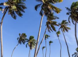 Flat Moderno Pé na Areia no Centro de Cumbuco Piscina frente mar AP 210, hotel em Caucaia