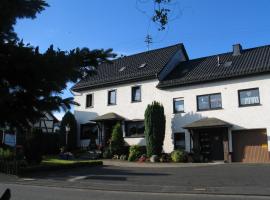 Haus Claudia, hostal o pensión en Müllenbach