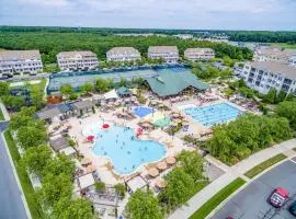 Family Townhouse - Coastal Charm at Bayside Golf Cart Access Pools