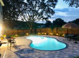 Paradise Villa Heated POOL Hot Tub BBQ & Fire Pit, hotel in Seffner