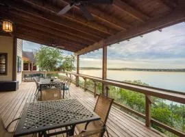 Water's Edge Retreat - sweeping views from Canyon Lake waterfront, sleeps 12!